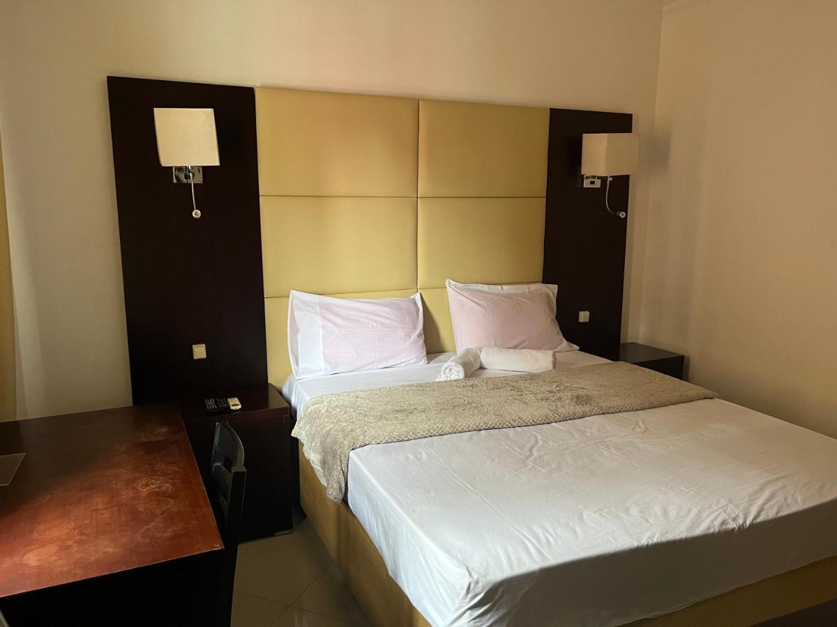 Guest House La Plaza Luanda Exterior foto